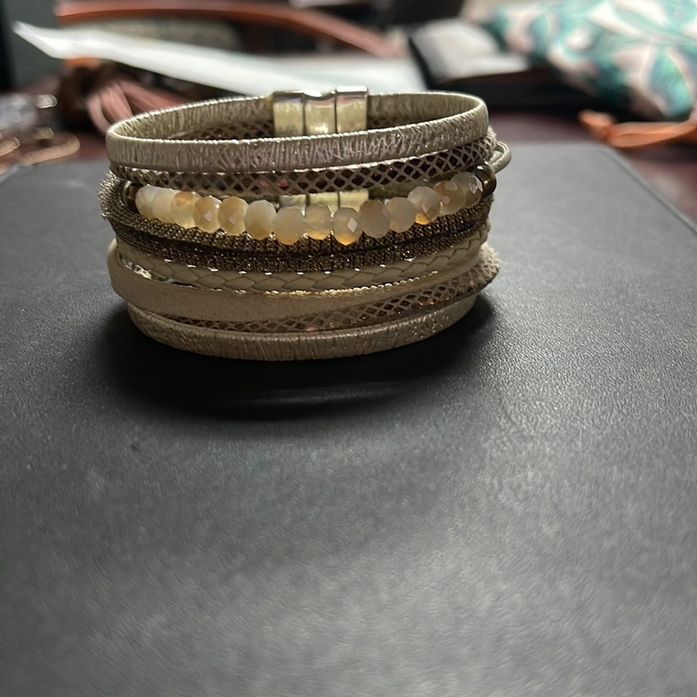Multi strand magnetic close bracelet